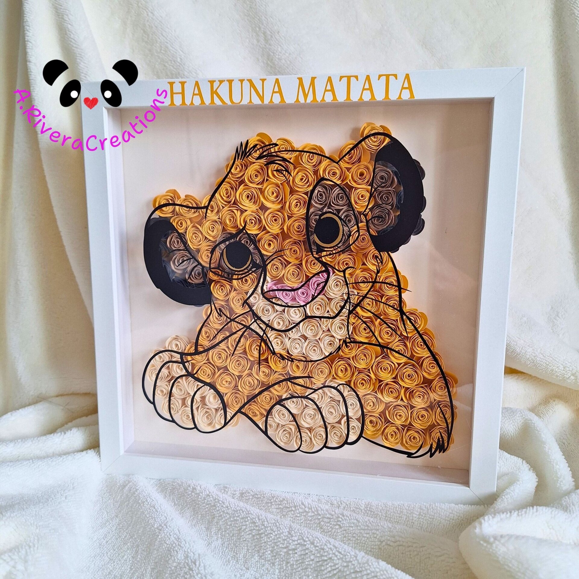 🌺Cuadro SIMBA Hakuna Matata en Quilling – Decoración hecha a mano con flores - 3