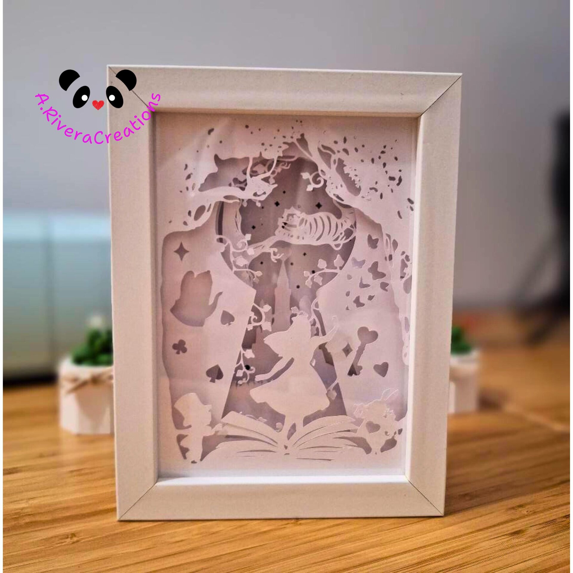 Shadow Box de Alicia en el País de las Maravillas – Cuadro de luz mágico en capa - 2