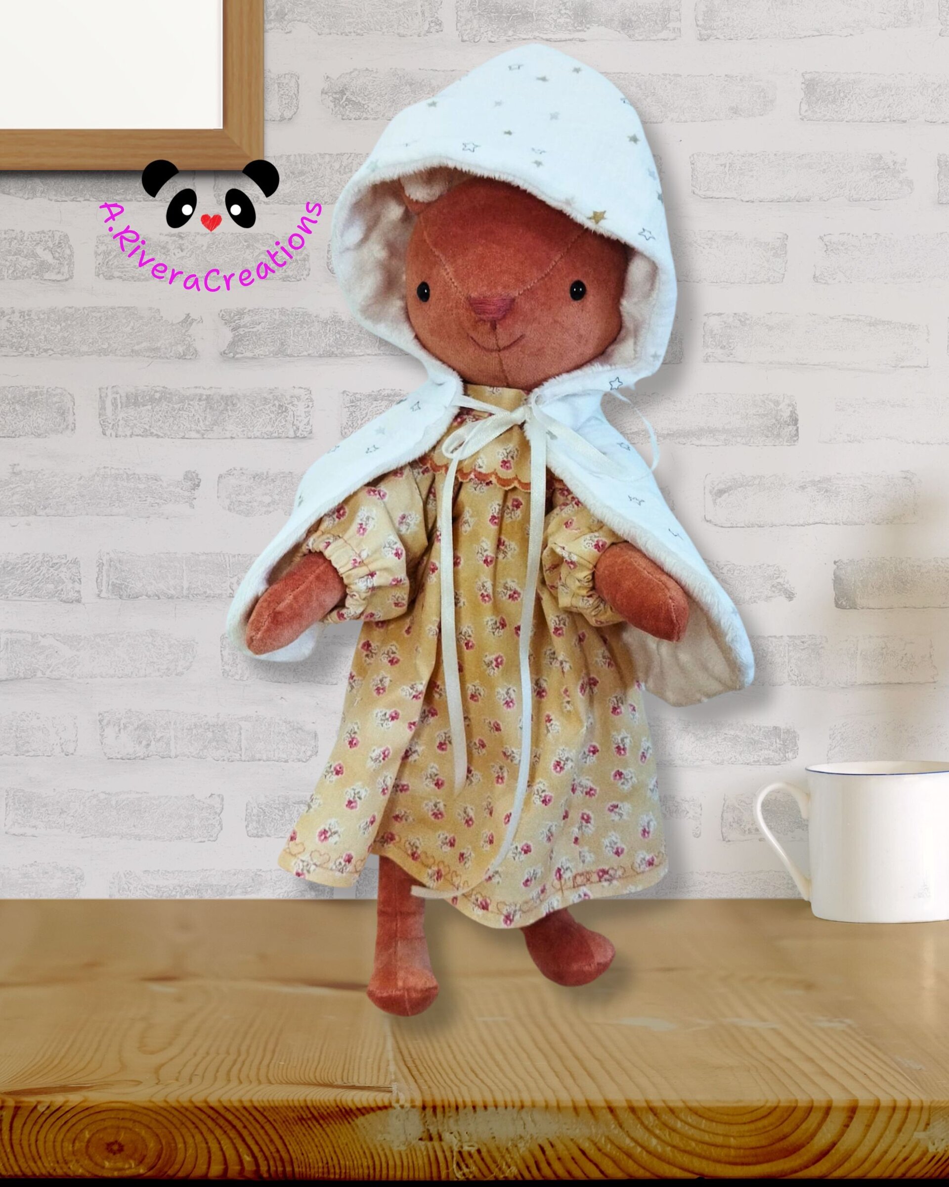 Ardilla de Peluche Hecha a Mano  con Vestidos Intercambiables y Capa Reversible - 2