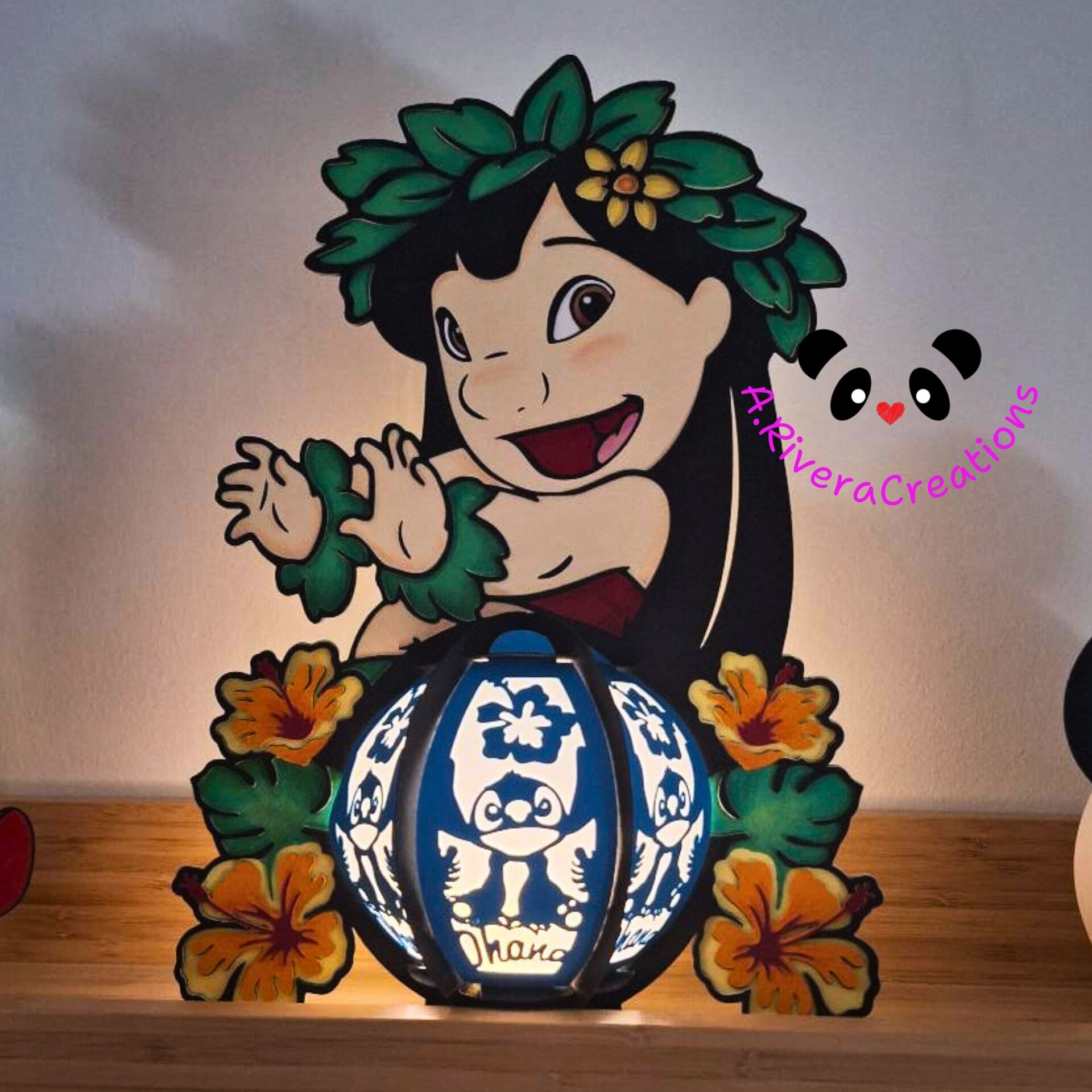 🌺 Lámpara artesanal Lilo & Stitch  con diseño hawaiano hecho a mano - 3